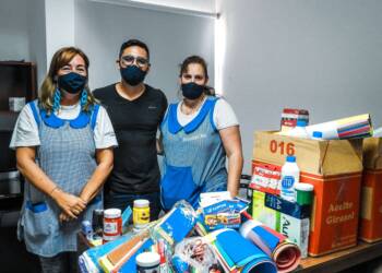 COMUNA DE TEODELINA : 𝗖𝗢𝗠𝗘𝗡𝗭𝗔𝗠𝗢𝗦 𝗖𝗢𝗡 𝗟𝗔 𝗘𝗡𝗧𝗥𝗘𝗚𝗔 𝗗𝗘 𝗨𝗧𝗜𝗟𝗘𝗦 𝗘𝗦𝗖𝗢𝗟𝗔𝗥𝗘𝗦 𝗔 𝗜𝗡𝗦𝗧𝗜𝗧𝗨𝗖𝗜𝗢𝗡𝗘𝗦 𝗘𝗗𝗨𝗖𝗔𝗧𝗜𝗩𝗔𝗦