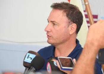 EL SENADOR ENRICO PROPONE UNA LEY PARA OTORGAR SUPLEMENTO SALARIAL A LOS MÉDICOS QUE SE HACEN CARGO DE LA DIRECCIÓN DE HOSPITALES