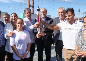 PEROTTI RECIBIÓ LA ANTORCHA DE LOS III JUEGOS SURAMERICANOS DE LA JUVENTUD EN LA CIUDAD DE SANTA FE