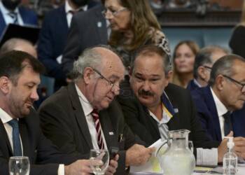 Claves para entender el proyecto para pagar deuda con capital fugado