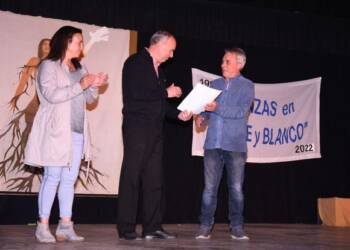 VILLA CAÑAS : DANZAS EN CELESTE Y BLANCO, 30 AÑOS DE ENCUENTROS