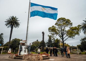 TEODELINA : 𝗖𝗢𝗡𝗠𝗘𝗠𝗢𝗥𝗔𝗠𝗢𝗦 𝗟𝗢𝗦 𝟮𝟭𝟮° 𝗔𝗡𝗜𝗩𝗘𝗥𝗦𝗔𝗥𝗜𝗢 𝗗𝗘 𝗟𝗔 𝗥𝗘𝗩𝗢𝗟𝗨𝗖𝗜𝗢𝗡 𝗗𝗘 𝗠𝗔𝗬𝗢