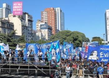 Con un acto sobre la 9 de Julio, la UTEP pidió por la “Agenda Tierra, Techo y Trabajo”