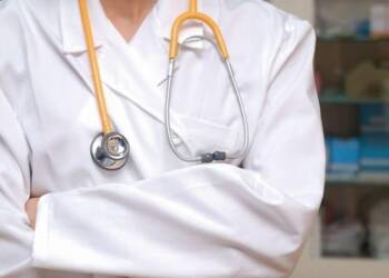 EL SENADOR ENRICO IMPULSA UNA LEY PARA EL RECONOCIMIENTO DE LOS MÉDICOS QUE TOMAN A SU CARGO LA DIRECCIÓN DE HOSPITALES SIN RETRIBUCIÓN EXTRA