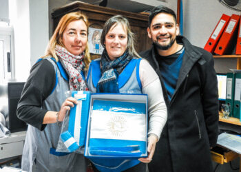 TEODELINA: 𝗕𝗔𝗡𝗗𝗘𝗥𝗔 𝗗𝗘 𝗖𝗘𝗥𝗘𝗠𝗢𝗡𝗜𝗔 𝗣𝗔𝗥𝗔 𝗘𝗟 𝗝𝗔𝗥𝗗𝗜𝗡 𝗗𝗘 𝗜𝗡𝗙𝗔𝗡𝗧𝗘𝗦