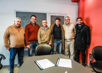 TEODELINA: 𝐒𝐄 𝐅𝐈𝐑𝐌𝐎 𝐄𝐋 𝐂𝐎𝐍𝐓𝐑𝐀𝐓𝐎 𝐃𝐄 𝐂𝐎𝐌𝐎𝐃𝐀𝐓𝐎 𝐏𝐀𝐑𝐀 𝐋𝐀 𝐒𝐄𝐃𝐄 𝐃𝐄 𝐋𝐀 𝐔𝐍𝐍𝐎𝐁𝐀