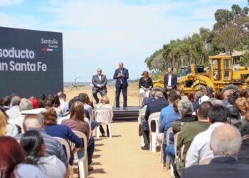 PEROTTI PRESENCIÓ EL INICIO DE LOS TRABAJOS DEL GASODUCTO GRAN SANTA FE