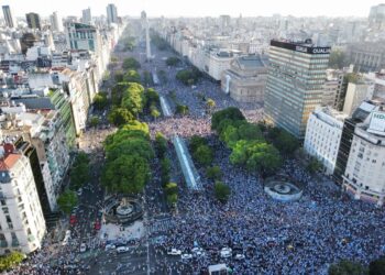 DECRETARAN MAÑANA FERIADO NACIONAL PARA RECIBIR A LA SELECCION ARGENTINA