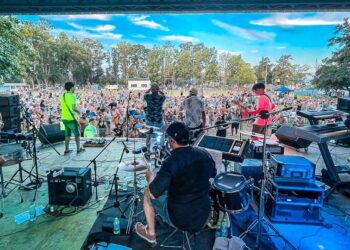 TEODELINA: Y LA MÚSICA “HIZO LÍO” EN EL EDÉN 