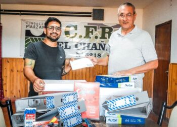 TEODELINA: 𝗖𝗢𝗠𝗣𝗟𝗘𝗧𝗔𝗠𝗢𝗦 𝗟𝗔 𝗘𝗡𝗧𝗥𝗘𝗚𝗔 𝗗𝗘 𝗨𝗧𝗜𝗟𝗘𝗦 𝗘𝗦𝗖𝗢𝗟𝗔𝗥𝗘𝗦