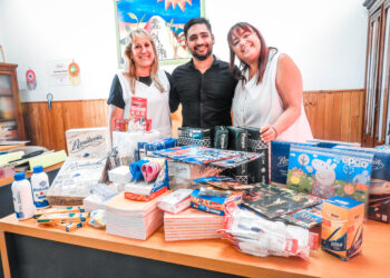 TEODELINA: ¡𝗩𝗼𝗹𝘃𝗲𝗺𝗼𝘀 𝗮 𝗹𝗮 𝗲𝘀𝗰𝘂𝗲𝗹𝗮! | 𝗘𝗡𝗧𝗥𝗘𝗚𝗔 𝗗𝗘 𝗨𝗧𝗜𝗟𝗘𝗦 𝗔 𝗜𝗡𝗦𝗧𝗜𝗧𝗨𝗖𝗜𝗢𝗡𝗘𝗦 𝗘𝗗𝗨𝗖𝗔𝗧𝗜𝗩𝗔𝗦 