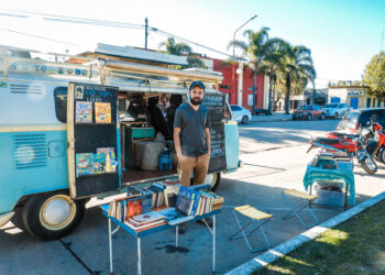 EXITOSO PASO DE LA “LIBRERÍA AMBULANTE” POR TEODELINA