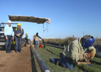 PEROTTI RECORRIÓ LAS OBRAS DE AMPLIACIÓN DEL GASODUCTO REGIONAL SUR EN VILLA CAÑÁS