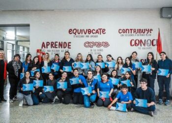 TEODELINA: 𝙲𝙾𝙽𝚃𝚁𝙸𝙱𝚄𝙸𝚁 𝙰 𝙻𝙰 𝙴𝙳𝚄𝙲𝙰𝙲𝙸Ó𝙽 𝙴𝚂 𝙿𝙴𝙽𝚂𝙰𝚁 𝙴𝙽 𝙴𝙻 𝙳𝙴𝚂𝙰𝚁𝚁𝙾𝙻𝙻𝙾