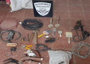 RUFINO: APREHENDIDO POR INTENTAR SUSTRAER PERTENENCIAS DE UNA CASA