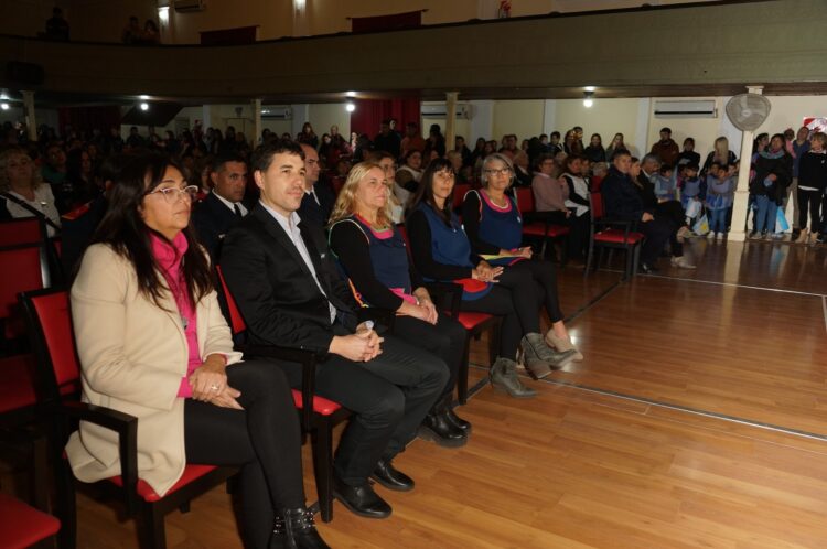 SANTA ISABEL: ARRESTARON A UN HOMBRE POR AMENAZAR AL PRESIDENTE COMUNAL CON UN ARMA BLANCA SANTA ISABEL: ARRESTARON A UN HOMBRE POR AMENAZAR AL PRESIDENTE COMUNAL CON UN ARMA BLANCA