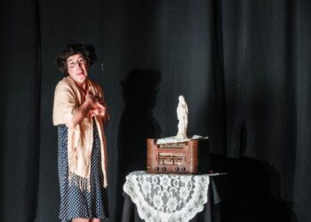 TEODELINA: TEATRO “𝐂𝐀𝐑𝐂𝐀𝐉𝐀𝐃𝐀𝐒 𝐀 𝐒𝐀𝐋𝐀 𝐋𝐋𝐄𝐍𝐀 “