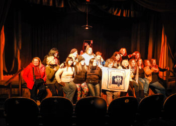 TEODELINA: 𝗖𝗔𝗥𝗔𝗩𝗔𝗡𝗔 𝗗𝗘 𝗖𝗔𝗦𝗔𝗦 𝗥𝗢𝗗𝗔𝗡𝗧𝗘𝗦