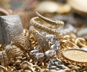 VENADO TUERTO  CUENTO DEL TÍO: ROBAN JOYAS POR UNA SUMA MILLONARIA A PAREJA DE ADULTOS MAYORES 