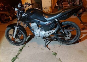 VENADO TUERTO: DOS MENORES DEMORADOS POR CIRCULAR EN MOTO ROBADA