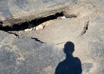 TEODELINA :TREMENDO POZO EN LA RUTA 94 QUE YA FUE SUBSANADO :