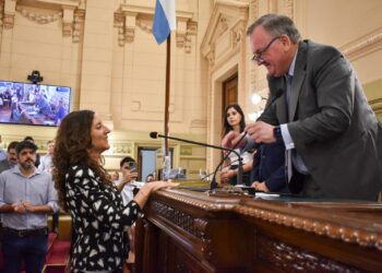 LETICIA DI GREGORIO JURÓ COMO SENADORA PROVINCIAL Y SE COMPROMETIÓ A CONTINUAR LA GESTIÓN DE LISANDRO ENRICO