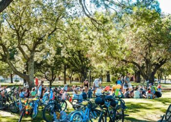 TEODELINA: 𝐆𝐑𝐀𝐍 𝐁𝐈𝐂𝐈𝐂𝐋𝐄𝐓𝐄𝐀𝐃𝐀 𝐃𝐄 𝐋𝐀 𝐂𝐎𝐋𝐎𝐍𝐈𝐀 𝐃𝐄 𝐕𝐀𝐂𝐀𝐂𝐈𝐎𝐍𝐄𝐒