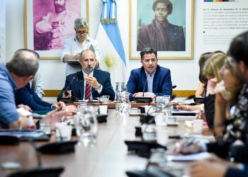 Comienza a debatirse el proyecto de “ley ómnibus” enviado por el Ejecutivo al Congreso