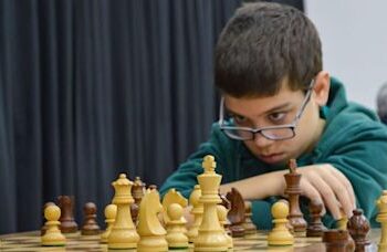 Impacto en el ajedrez: el argentino Faustino Oro, de 10 años, derrotó a Magnus Carlsen, el mejor jugador del mundo