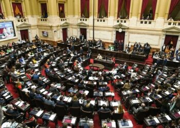LOS SENADORES VOLVERÁN A RECIBIR UN AUMENTO DE SUELDO Y PASARÁN A COBRAR  MILLONES POR MES