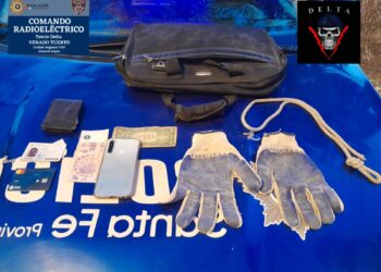 VENADO TUERTO: SUSTRAJO UN CELULAR A POCAS CUADRAS DE SU TRABAJO Y TERMINÓ EN LA COMISARÍA
