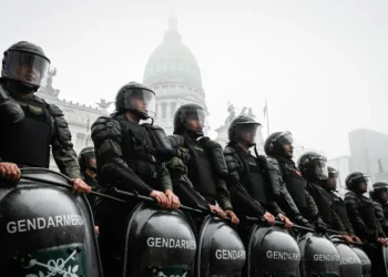 Tras la represión en el Congreso, más de 30 personas siguen detenidas