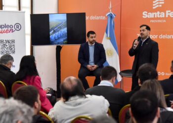 El Gobierno de Santa Fe reunió a municipios y comunas para impulsar los programas de empleo