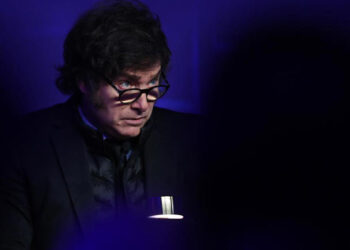 Milei saca de Argentina más de mil millones en reservas de oro y se niega a dar explicaciones