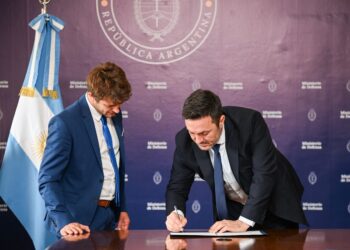 Teodelina: El intendente Joaquín Poleri firmó un convenio con el Ministerio de Defensa