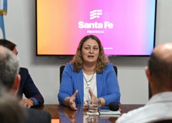 Provincia invertirá más de 0 millones para la conexión de fibra óptica de Centros de Salud