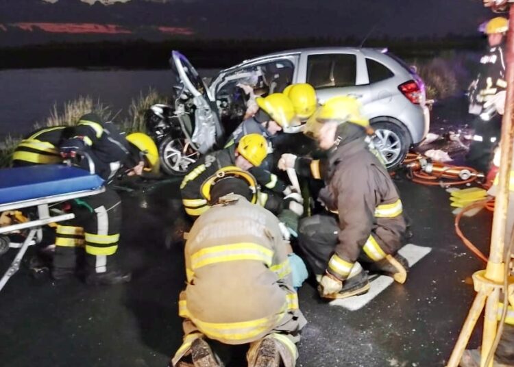 DOS MUERTOS EN UN CHOQUE FRONTAL EN RUTA 8 ENTRE VENADO TUERTO Y MAGGIOLO DOS MUERTOS EN UN CHOQUE FRONTAL EN RUTA 8 ENTRE VENADO TUERTO Y MAGGIOLO
