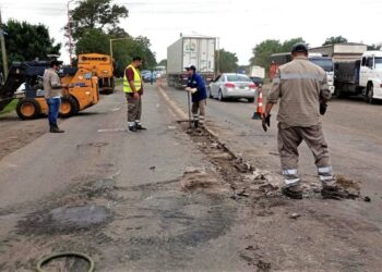 VIALIDAD NACIONAL INTERVIENE LA RUTA 33 A LA ALTURA DE MURPHY VIALIDAD NACIONAL INTERVIENE LA RUTA 33 A LA ALTURA DE MURPHY