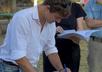 TEODELINA.  SE FIRMO EL CONVENIO PARA LA REALIZACION DE LA NUEVA PILETA