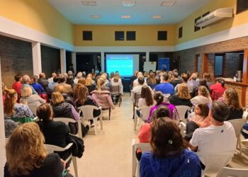 VILLA CAÑAS: EXITOSA CHARLA SOBRE ACTIVIDAD FÍSICA Y SALUD