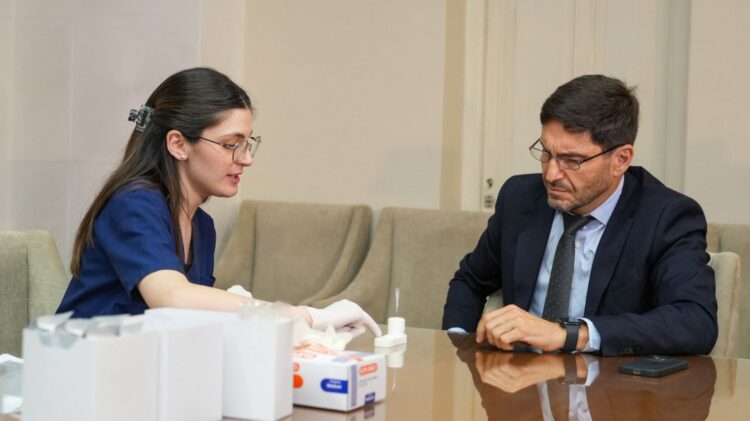 Santa Fe puso en marcha los narcotest a las fuerzas de seguridad y Pullaro se realizó el primero