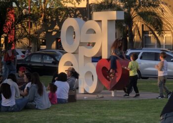 Y LA PRIMAVERA LLEGÓ A TEODELINA CON SOL Y MUCHA BUENA MÚSICA