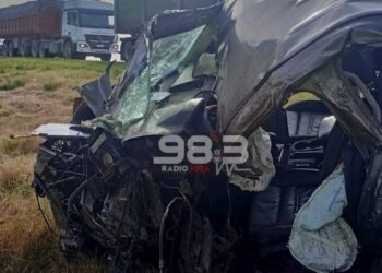 Accidente en la 33 entre camión y camioneta