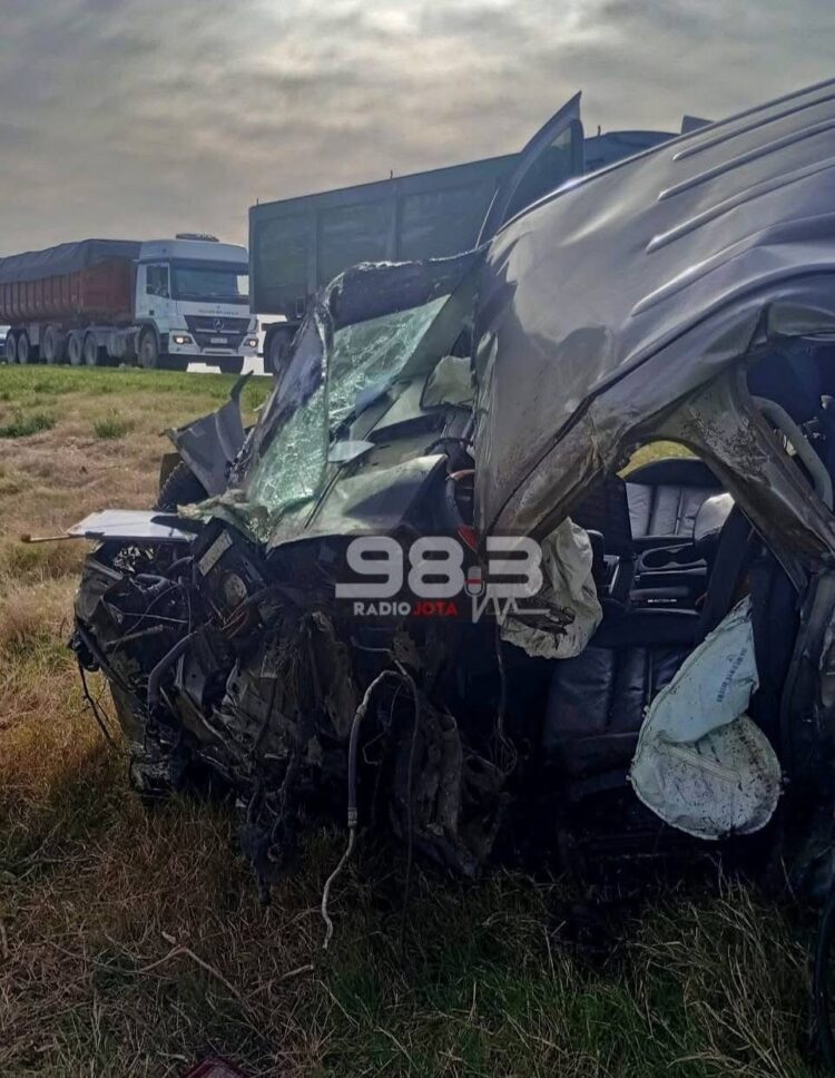Accidente en la 33 entre camión y camioneta