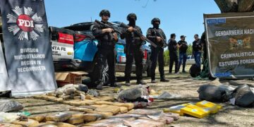 A los narcos se les puede ganar: Pullaro y Scaglia participaron de una histórica quema de drogas en el norte provincial A los narcos se les puede ganar: Pullaro y Scaglia participaron de una histórica quema de drogas en el norte provincial