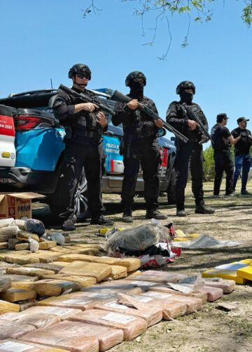 A los narcos se les puede ganar: Pullaro y Scaglia participaron de una histórica quema de drogas en el norte provincial