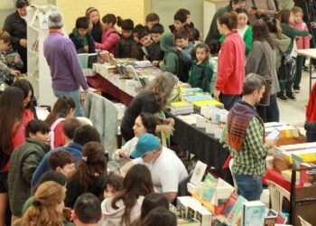 VENADO TUERTO: EL PRIMER DÍA LA FERIA DEL LIBRO EN IMÁGENES