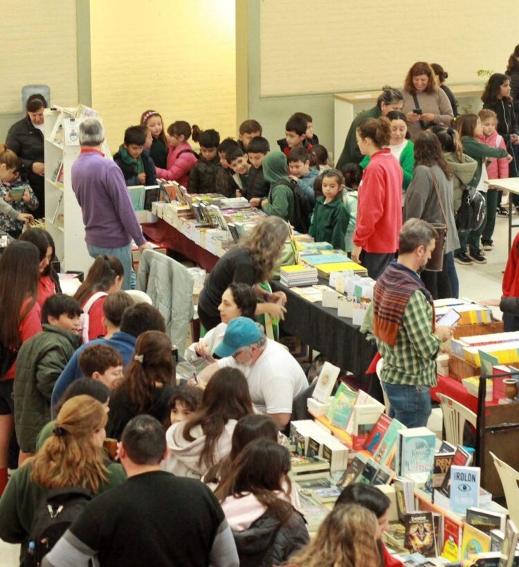 VENADO TUERTO: EL PRIMER DÍA LA FERIA DEL LIBRO EN IMÁGENES VENADO TUERTO: EL PRIMER DÍA LA FERIA DEL LIBRO EN IMÁGENES