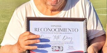 RECONOCIMIENTOS AL PERIODISTA OSCAR “TATO” DÍAZ POR SUS 40 AÑOS DE TRAYECTORIA RECONOCIMIENTOS AL PERIODISTA OSCAR “TATO” DÍAZ POR SUS 40 AÑOS DE TRAYECTORIA