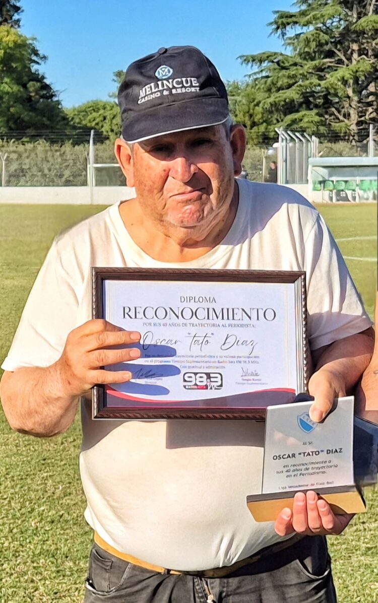 RECONOCIMIENTOS AL PERIODISTA OSCAR “TATO” DÍAZ POR SUS 40 AÑOS DE TRAYECTORIA